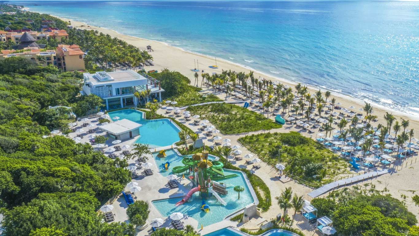 Sandos Playacar Beach Resort is an all inclusive resort in Playa del Carmen, Mexico